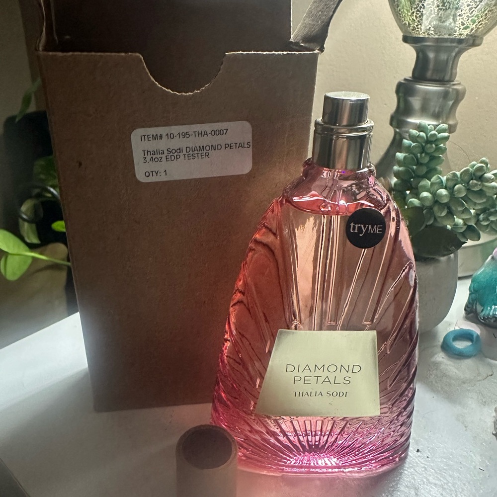 TESTER “ THALIA  Diamond Petals Fragrance Bottle